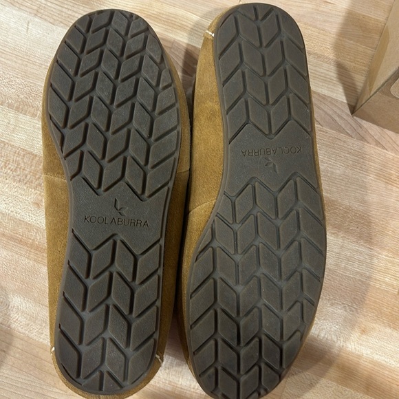 Koolaburra by Ugg “W Lesly” style moccasin - like new! Size 8 brown / cognac - Picture 2 of 4